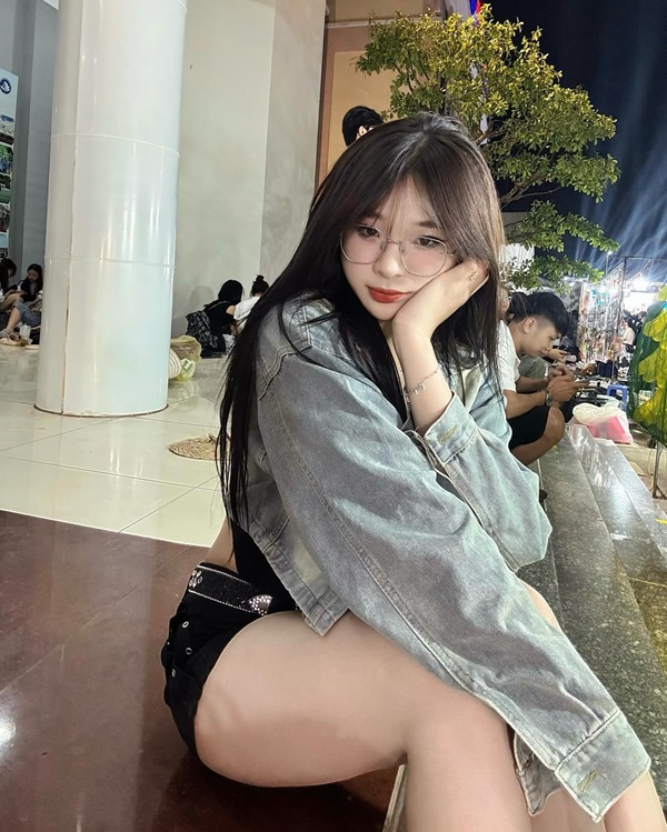 Ảnh gái xinh đeo kính cute 12